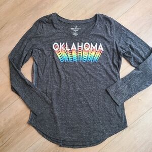 Heathered Black Rainbow Oklahoma Long sleeve V-neck Tshirt EUC